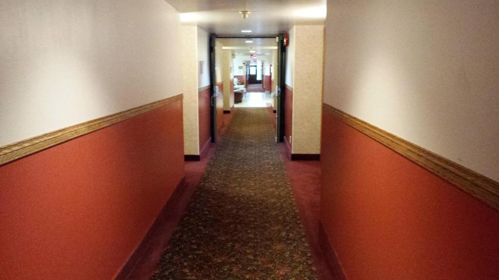 Redwood Motor Inn แบรนดอน ภายนอก รูปภาพ