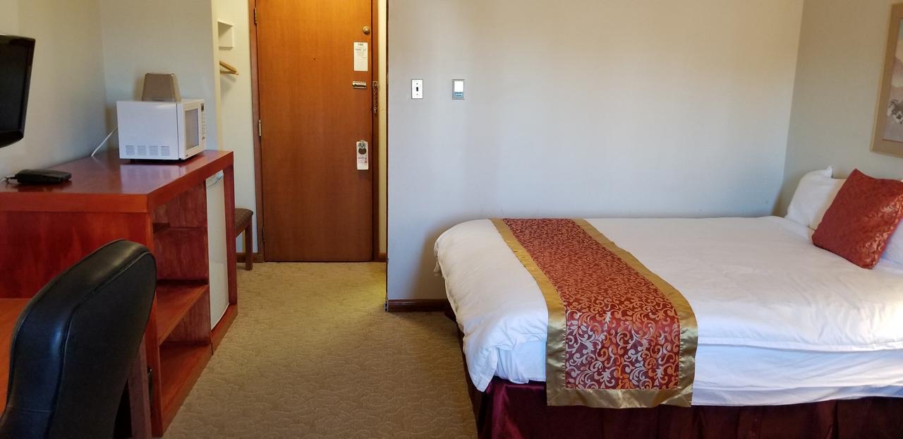 Redwood Motor Inn แบรนดอน ภายนอก รูปภาพ
