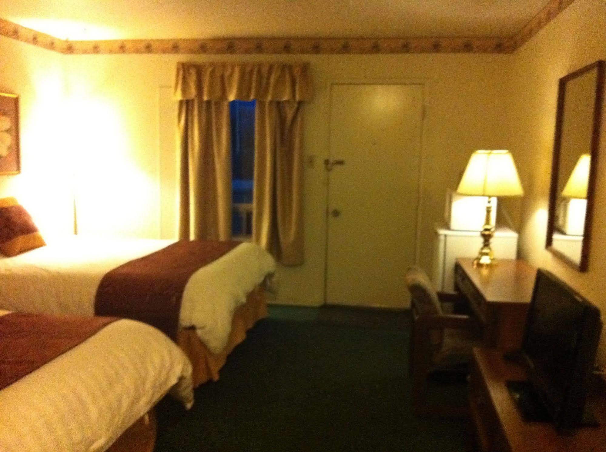 Redwood Motor Inn แบรนดอน ภายนอก รูปภาพ
