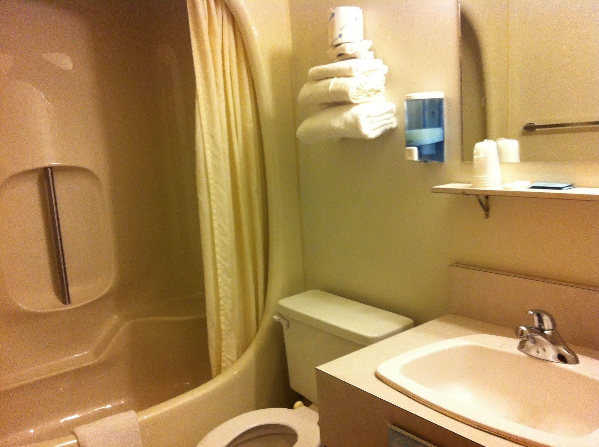 Redwood Motor Inn แบรนดอน ภายนอก รูปภาพ